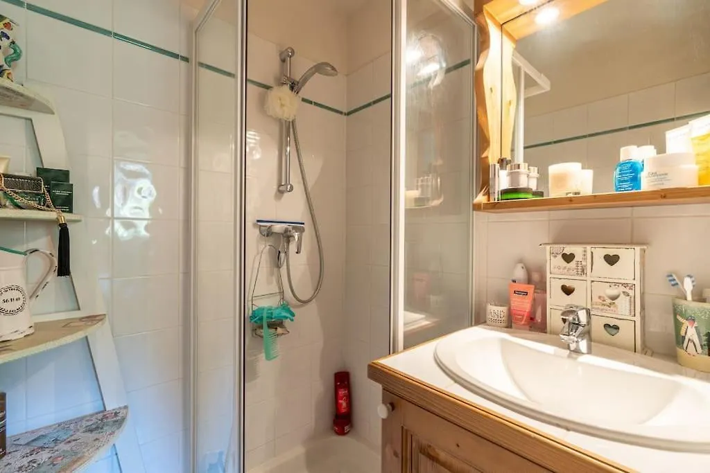A7 - 2 Bedroom, Well-Equipped Central Samoens 0*,